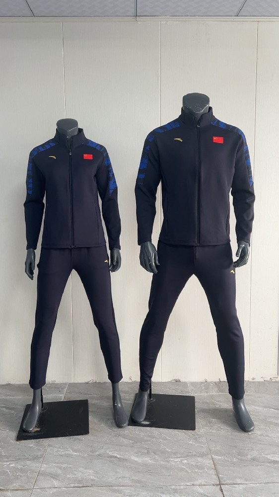 安踏贊助中國(guó)代表團(tuán)國(guó)家隊(duì)長(zhǎng)袖立領(lǐng)針織經(jīng)典紅運(yùn)動(dòng)套裝國(guó)服462440114-2